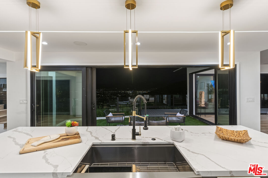 7308 Pacific View Dr