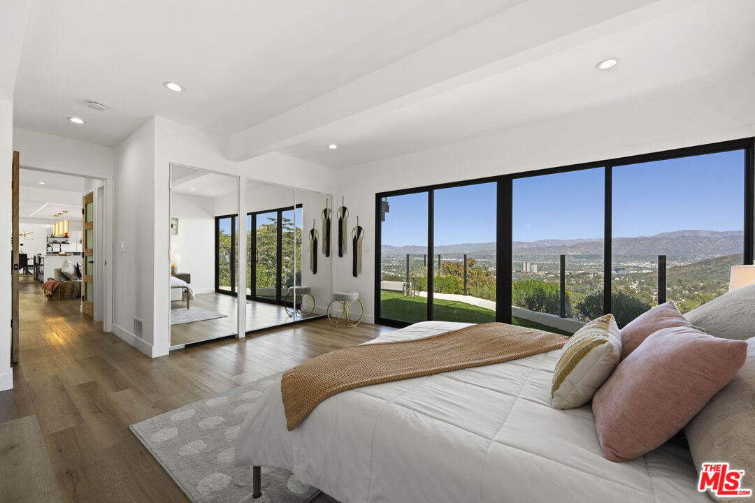 7308 Pacific View Dr