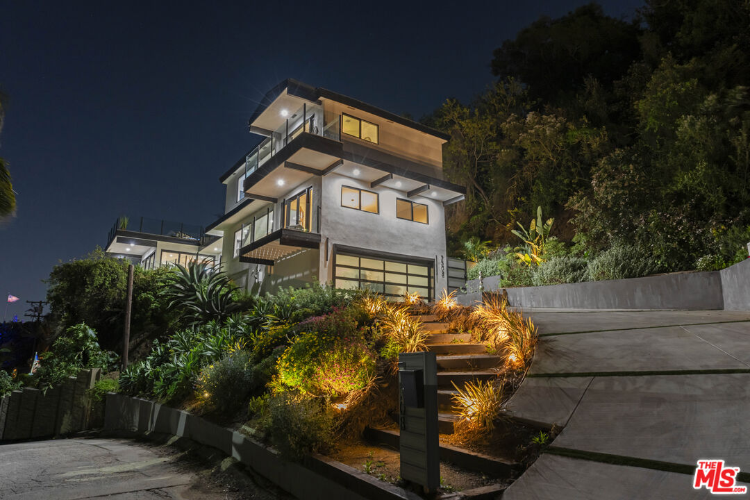 7308 Pacific View Dr