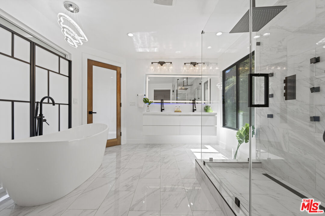 7308 Pacific View Dr