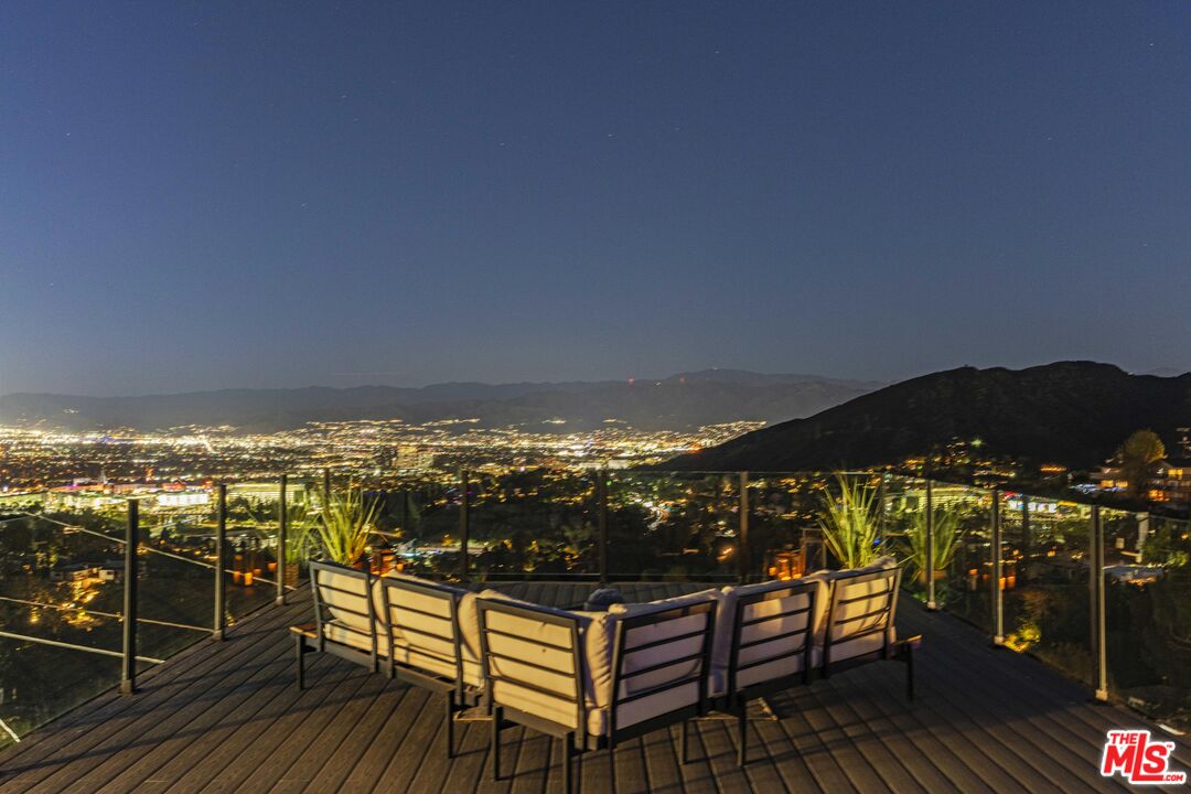 7308 Pacific View Dr