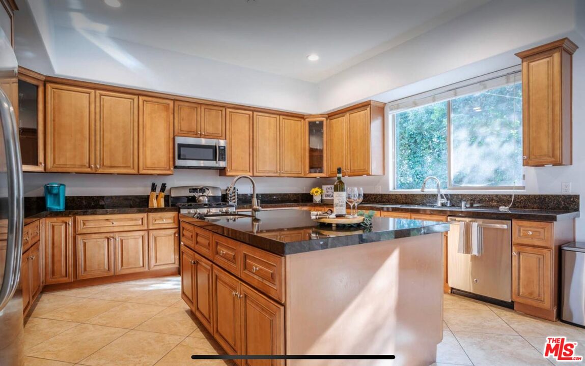 19246 Liam Ln