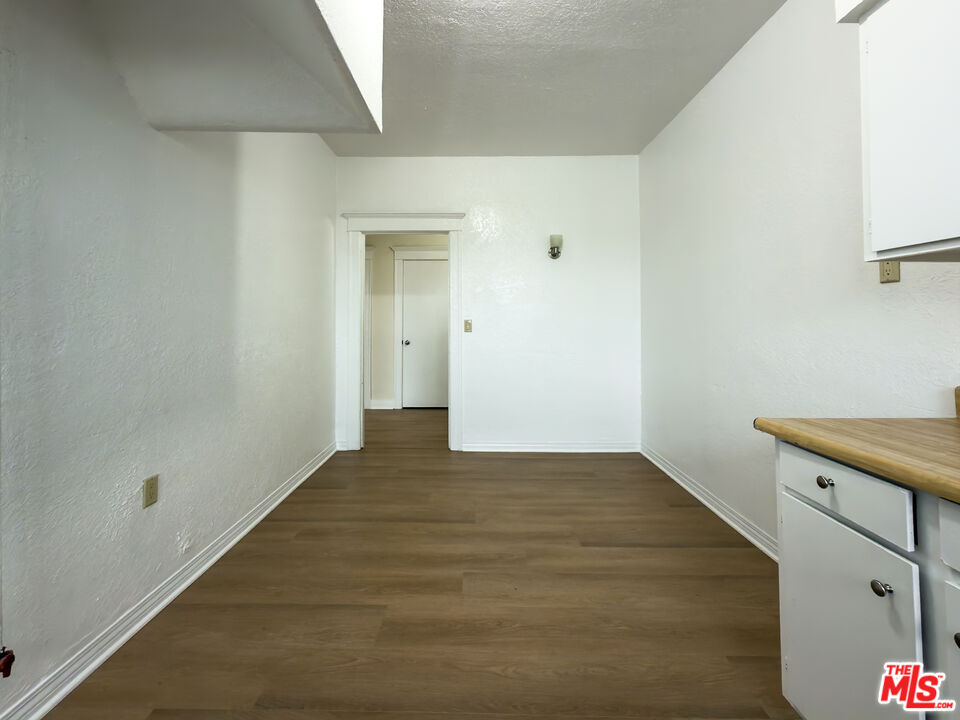 4367 S Van Ness Ave Unit: Unit 4