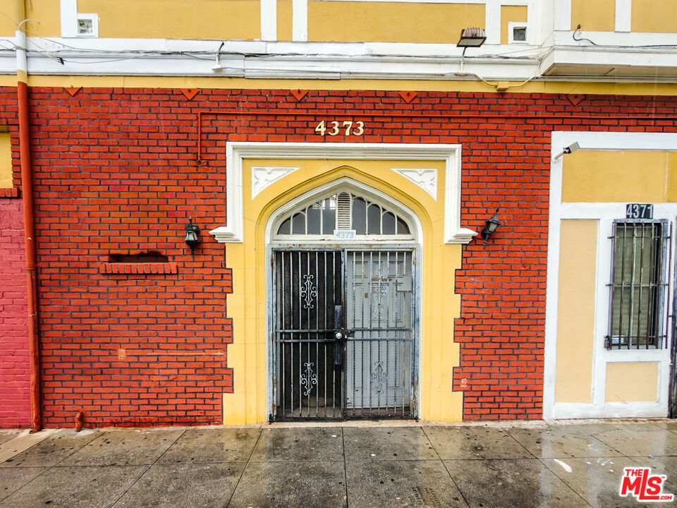 4367 S Van Ness Ave Unit: Unit 4