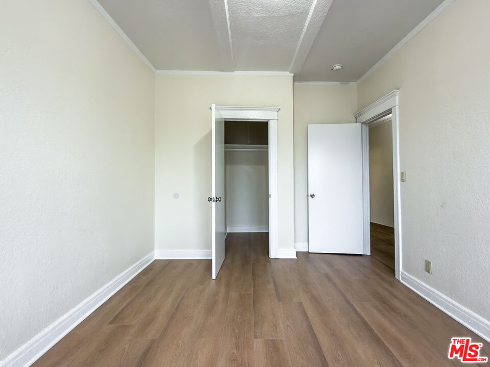 4367 S Van Ness Ave Unit: Unit 4