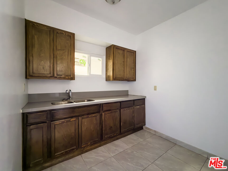 3309 S Main St Unit: 11