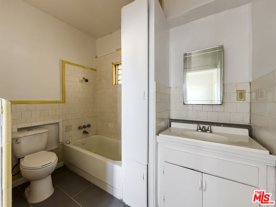 3309 S Main St Unit: 11