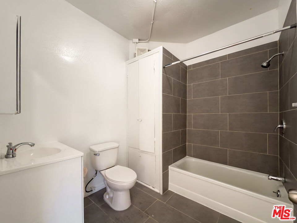 3309 S Main St Unit: 5