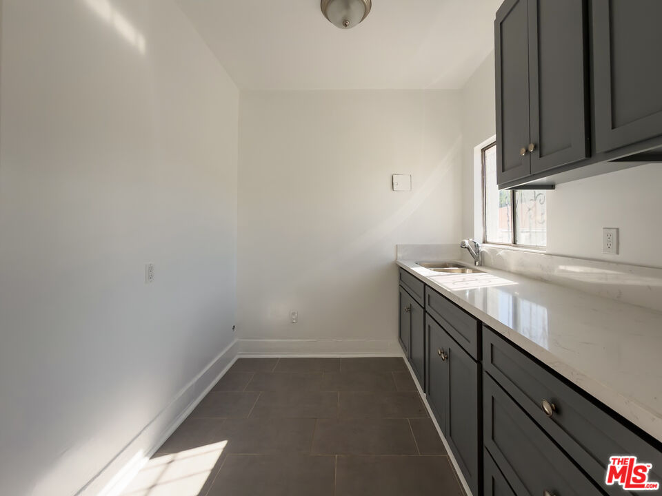 3309 S Main St Unit: 5