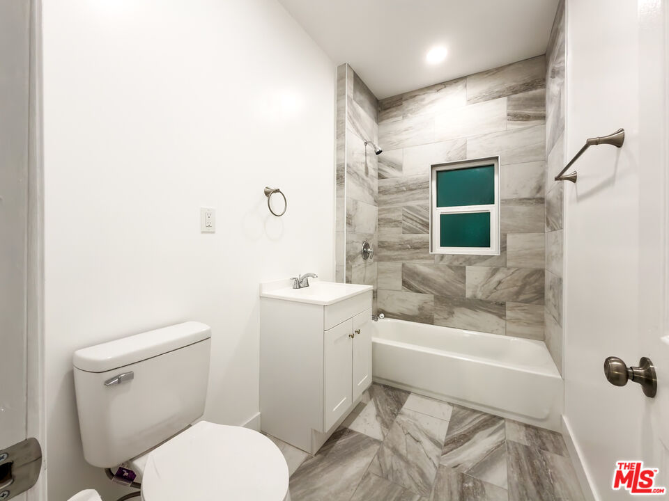 908 S Normandie Ave Unit: 7