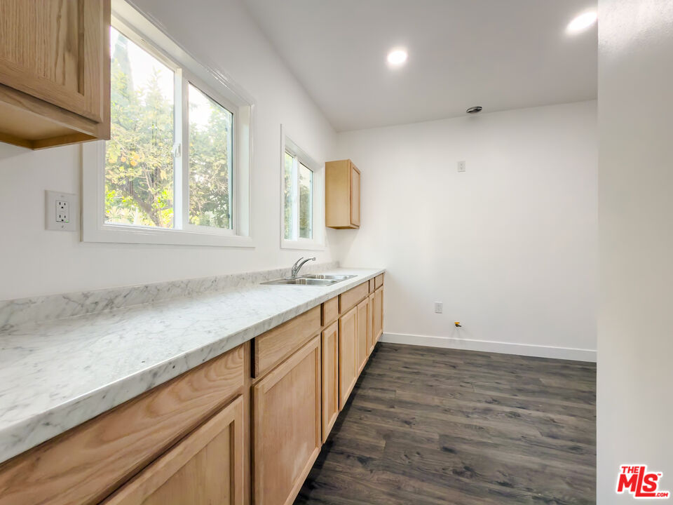 908 S Normandie Ave Unit: 8