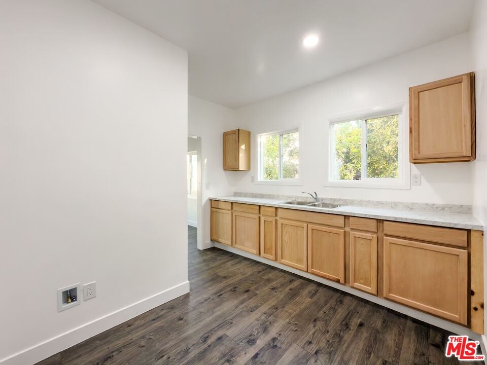 908 S Normandie Ave Unit: 9