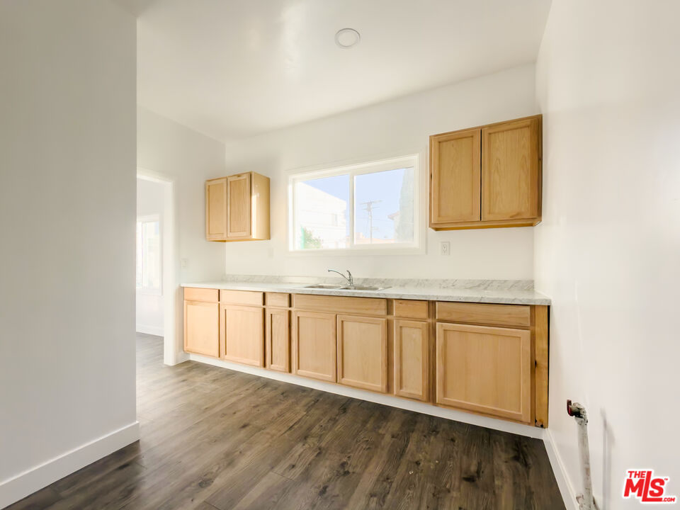 908 S Normandie Ave Unit: 16