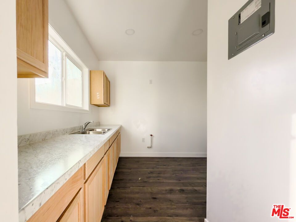 908 S Normandie Ave Unit: 16