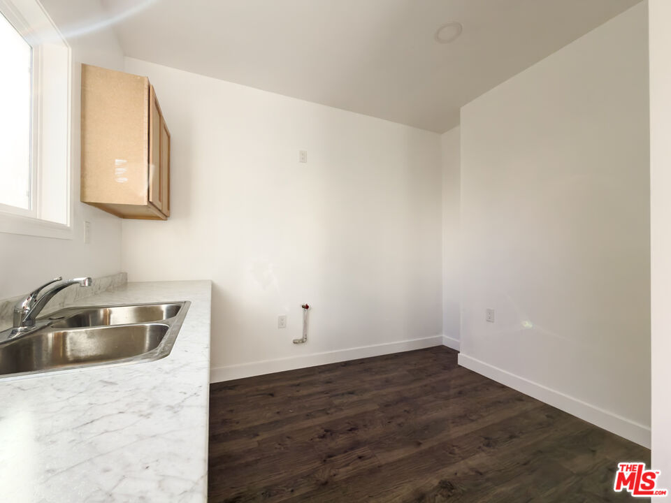 908 S Normandie Ave Unit: 16