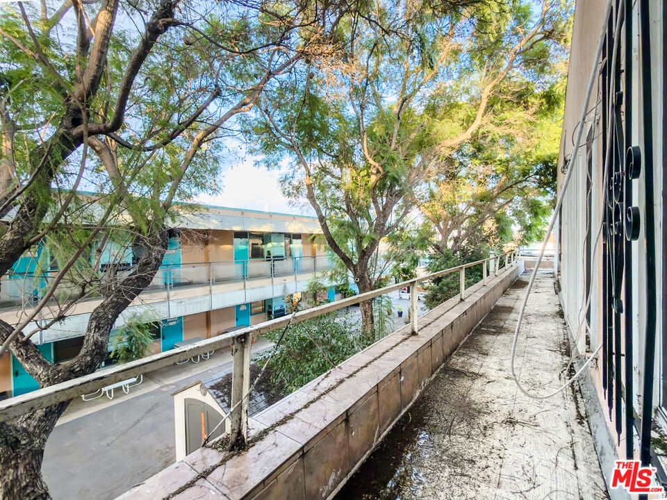 1675 W Martin Luther King Jr Blvd Unit: 5