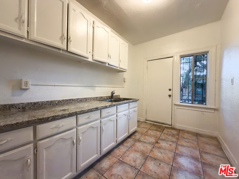 1675 W Martin Luther King Jr Blvd Unit: 5