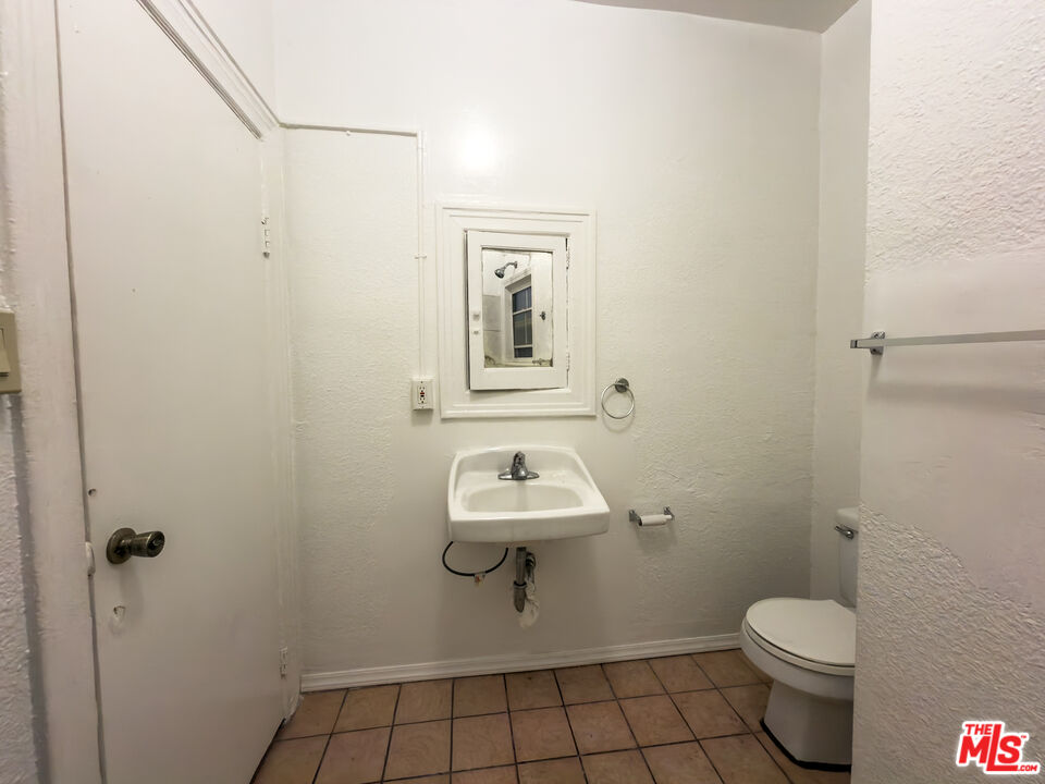 1675 W Martin Luther King Jr Blvd Unit: 5