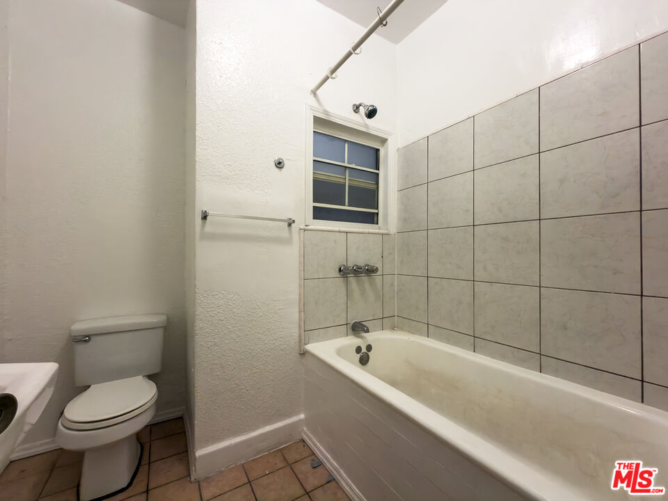 1675 W Martin Luther King Jr Blvd Unit: 5