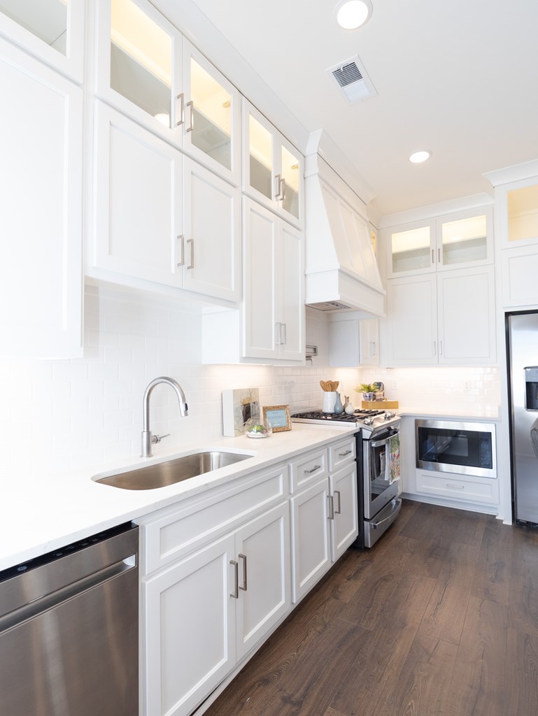 323 Cottage View