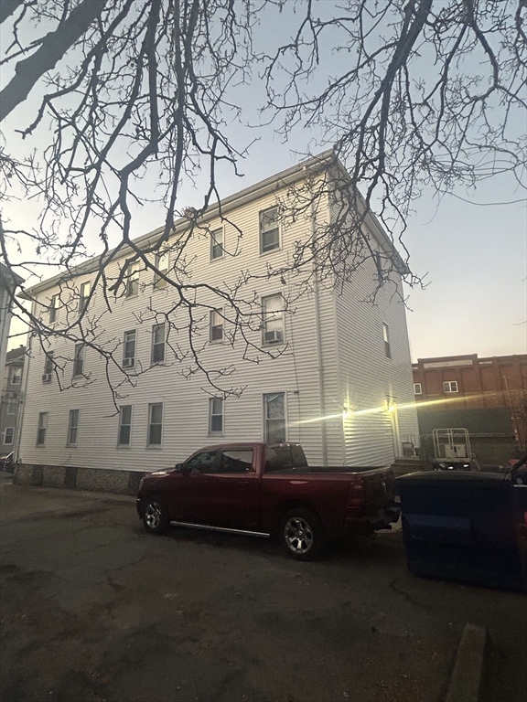 10 Salisbury St