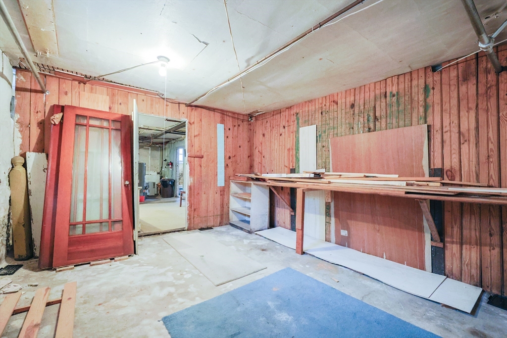 352 Barnes St