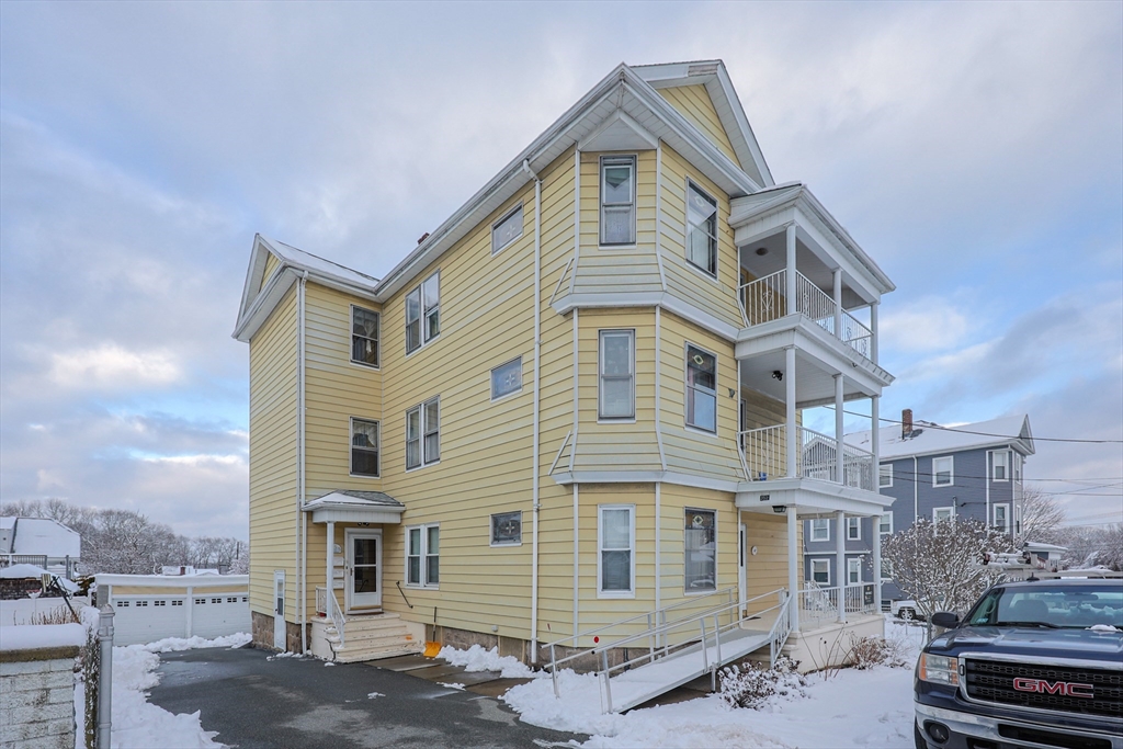 352 Barnes St