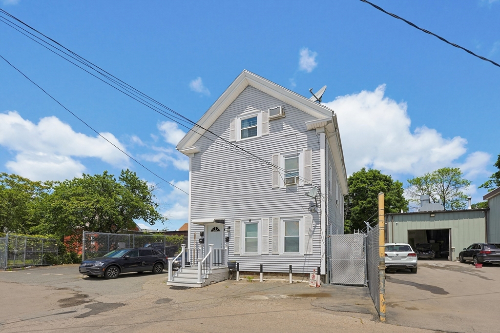 18 Washburn Ave