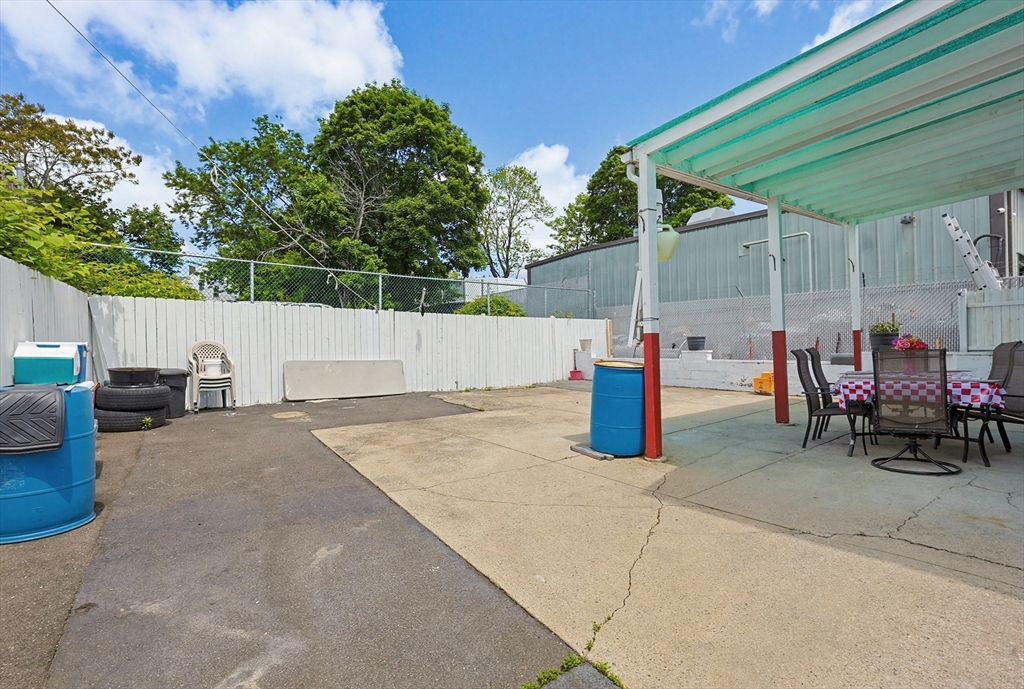 18 Washburn Ave