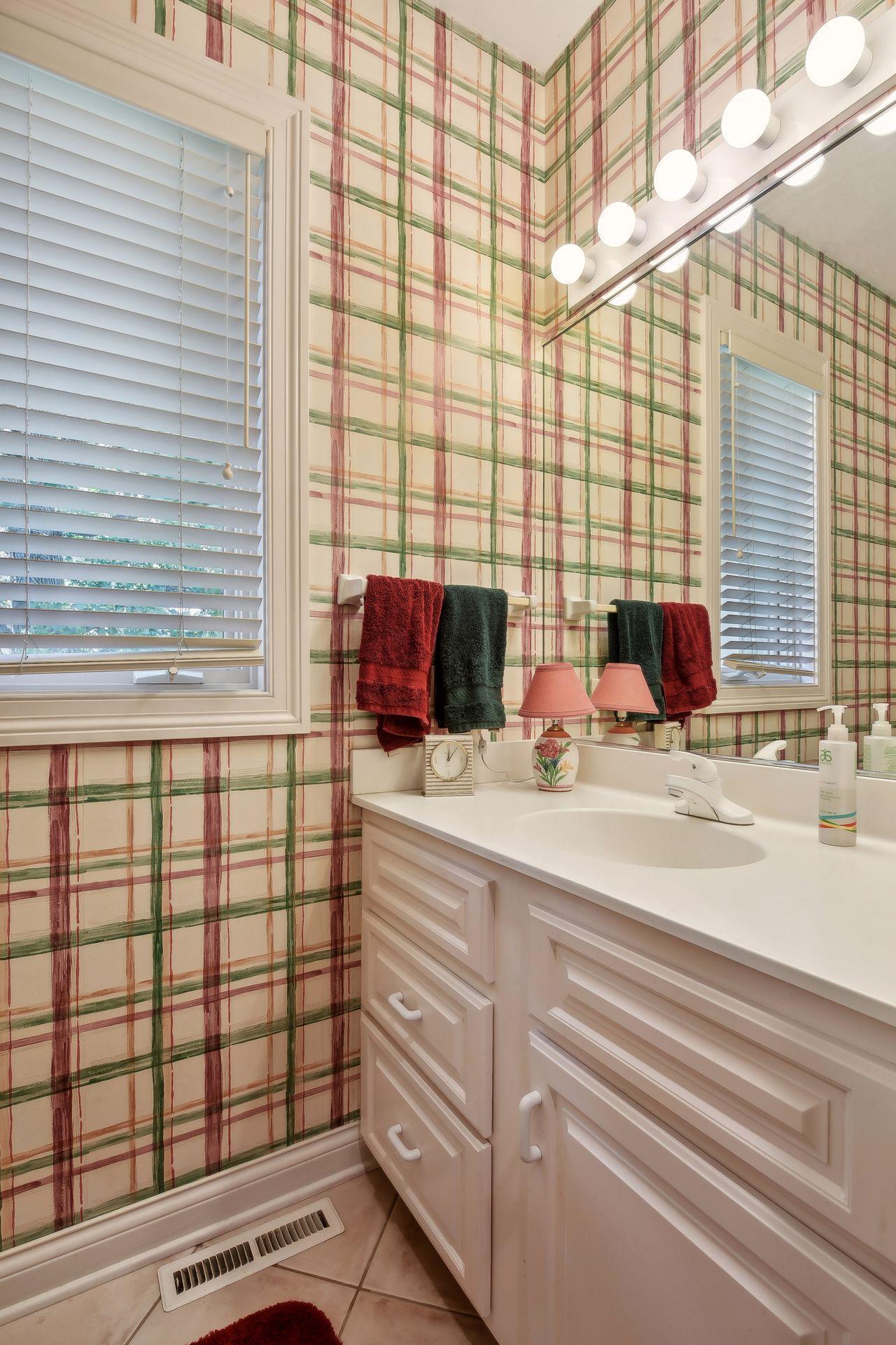 7020 Crowne Oak Road