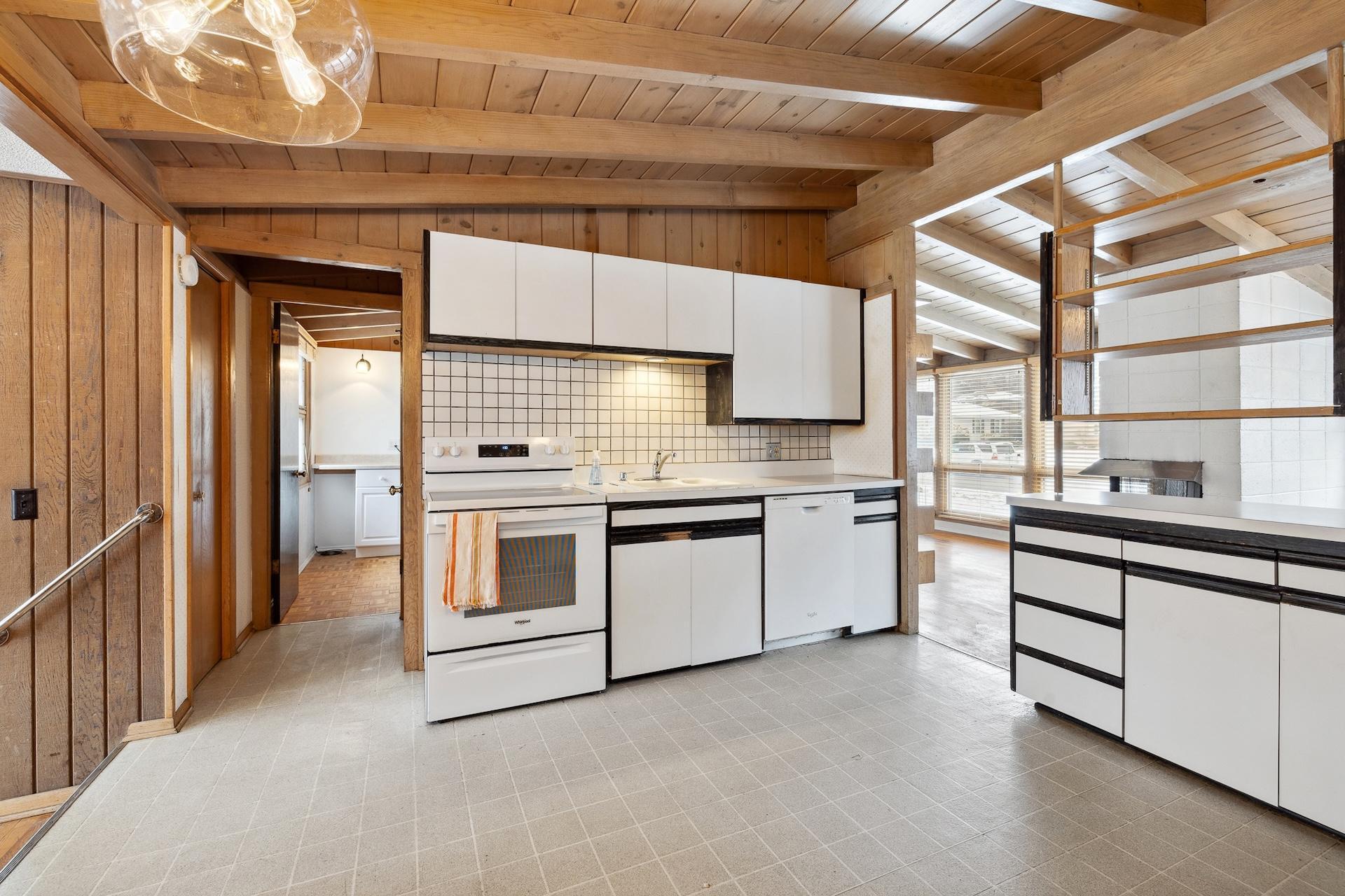 6105 Saint Johns Avenue