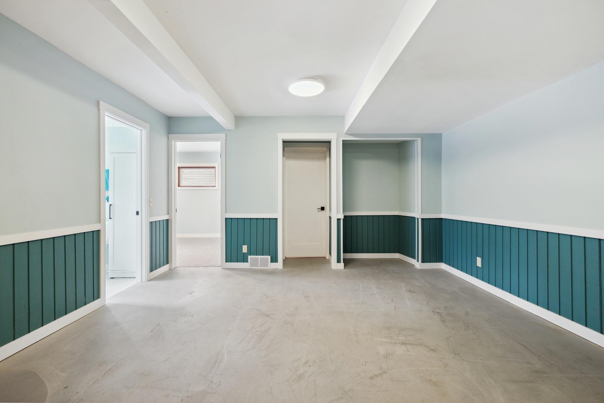 6105 Saint Johns Avenue