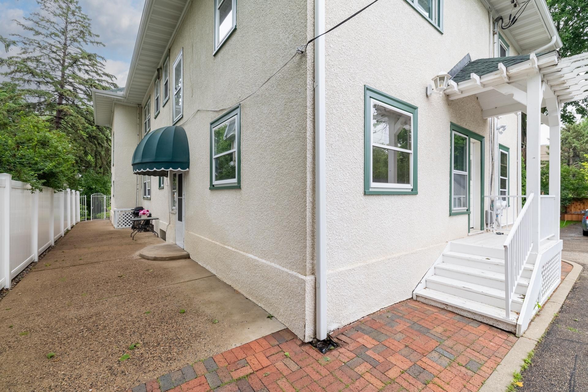 2516 Humboldt Avenue S