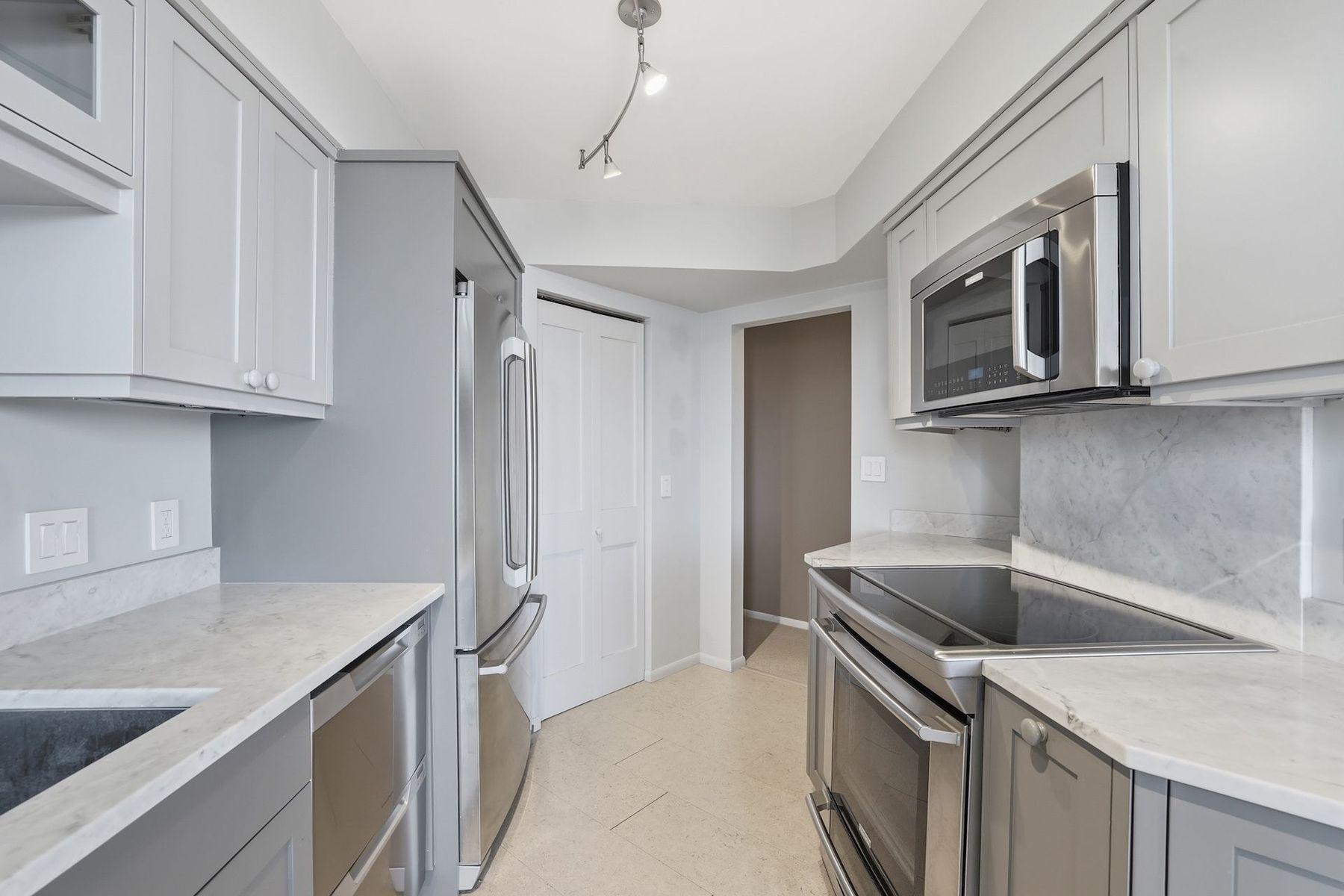 6566 France Avenue S Unit: 902