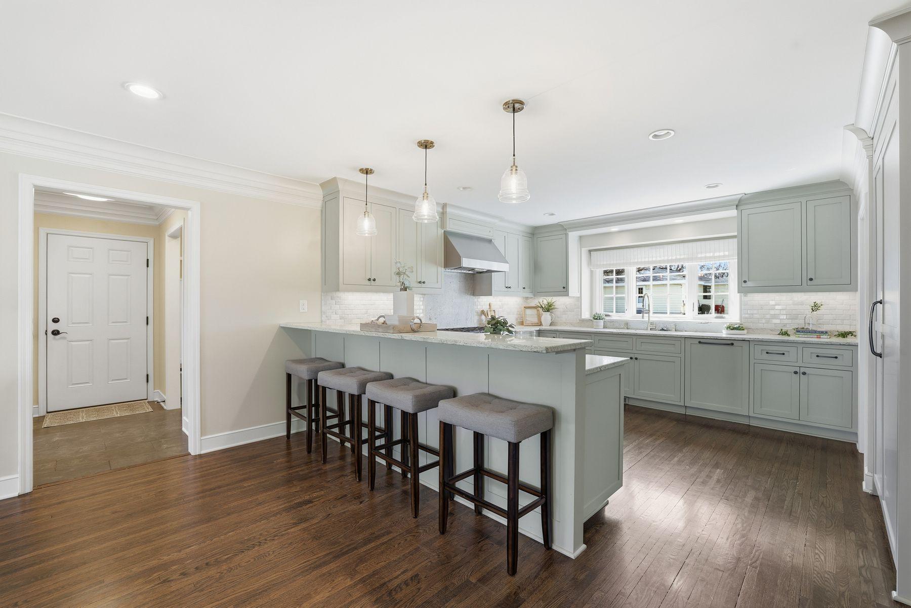 4224 Oakdale Avenue S