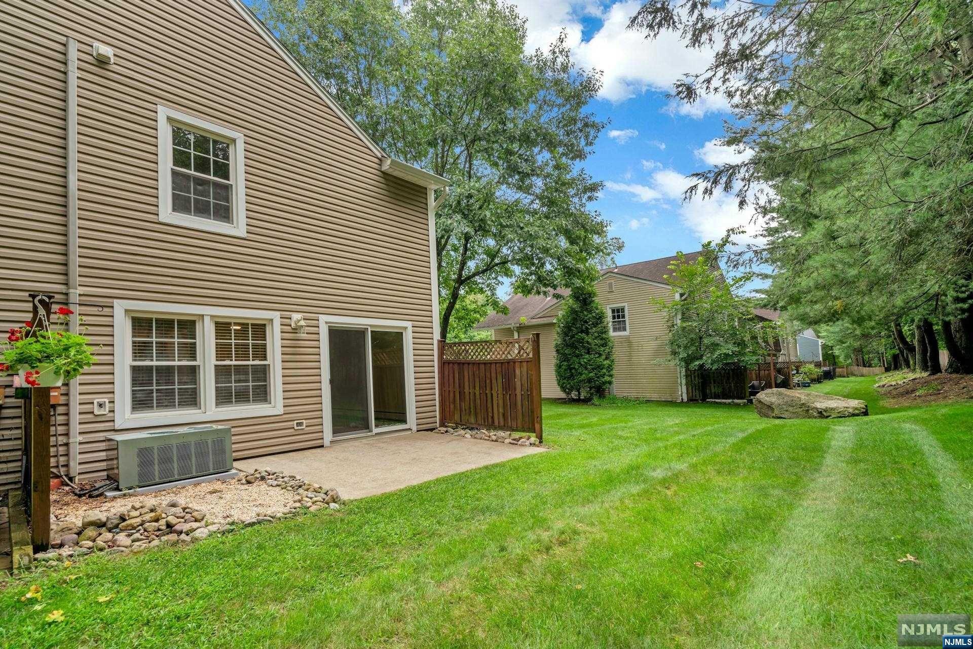 26 Crestwood Mews