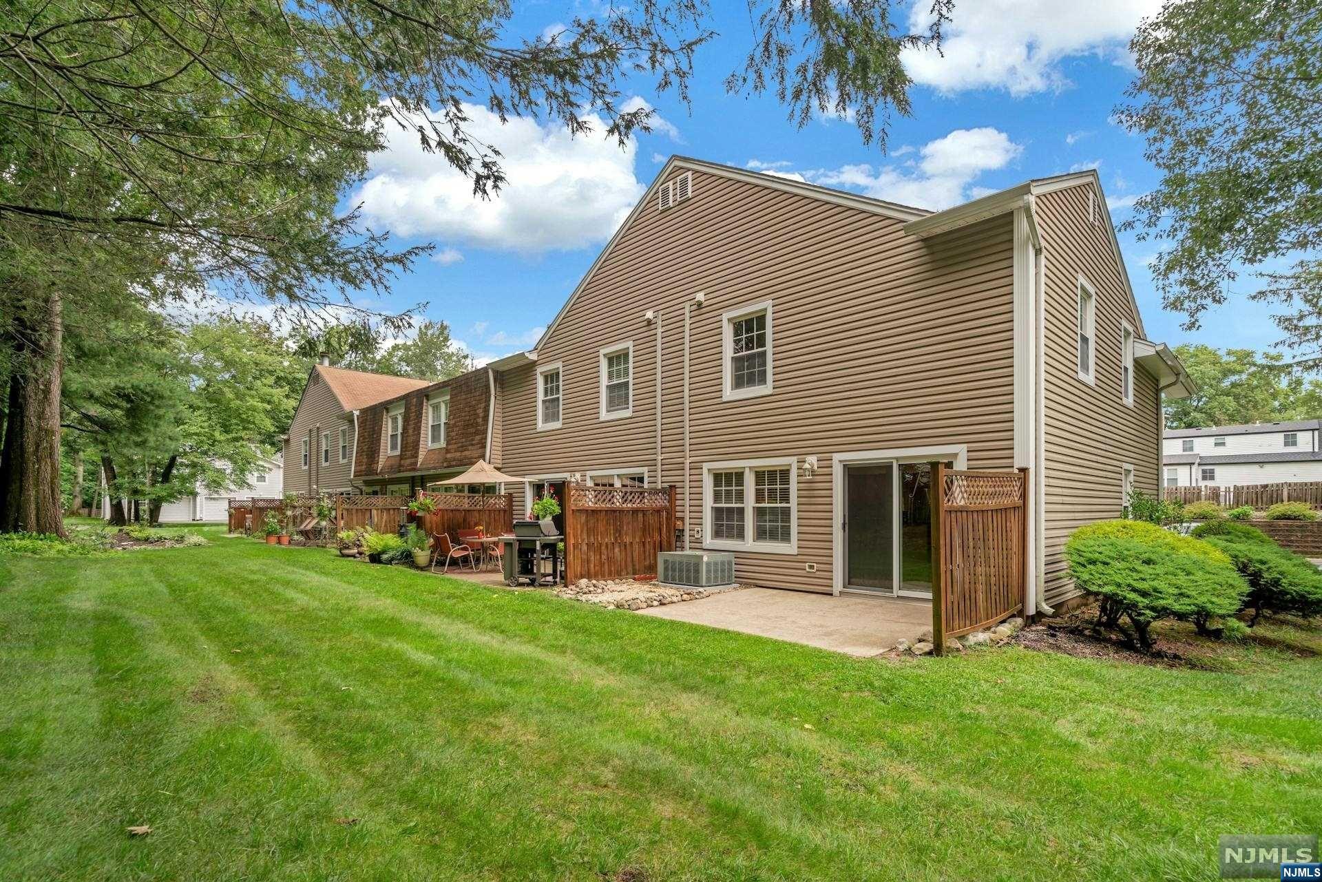 26 Crestwood Mews