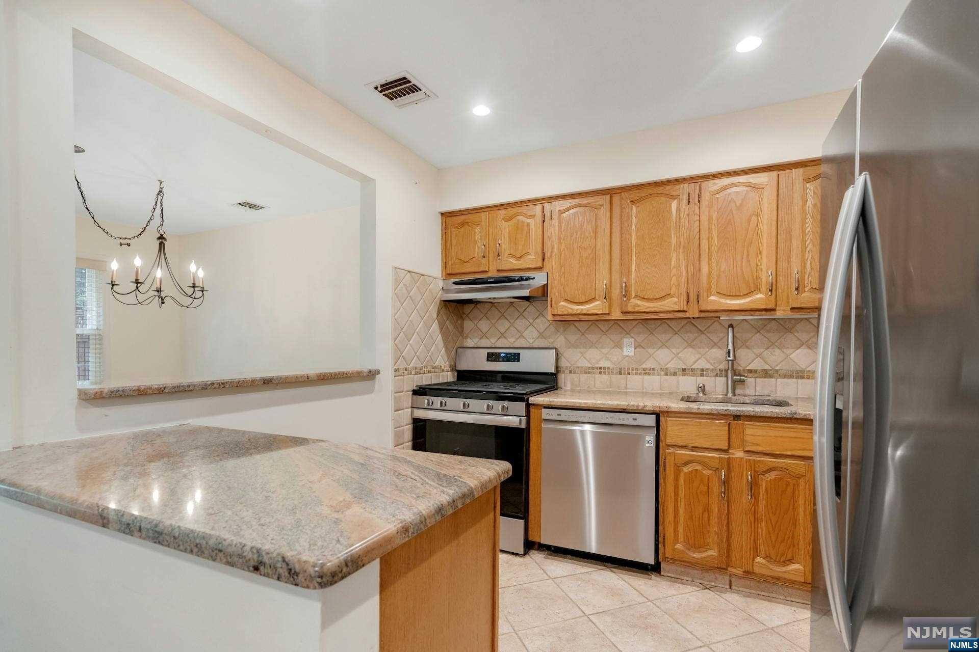 26 Crestwood Mews
