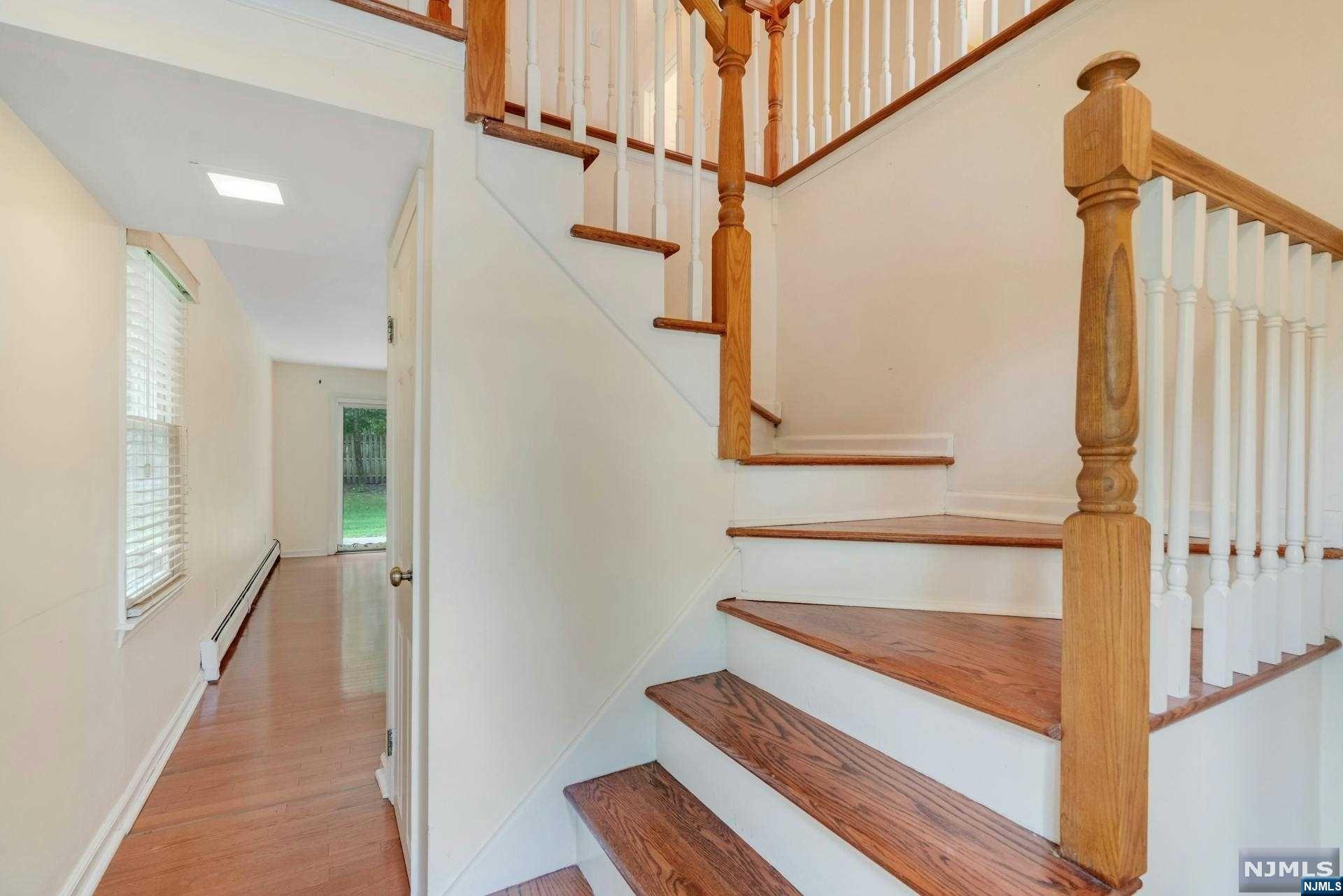 26 Crestwood Mews