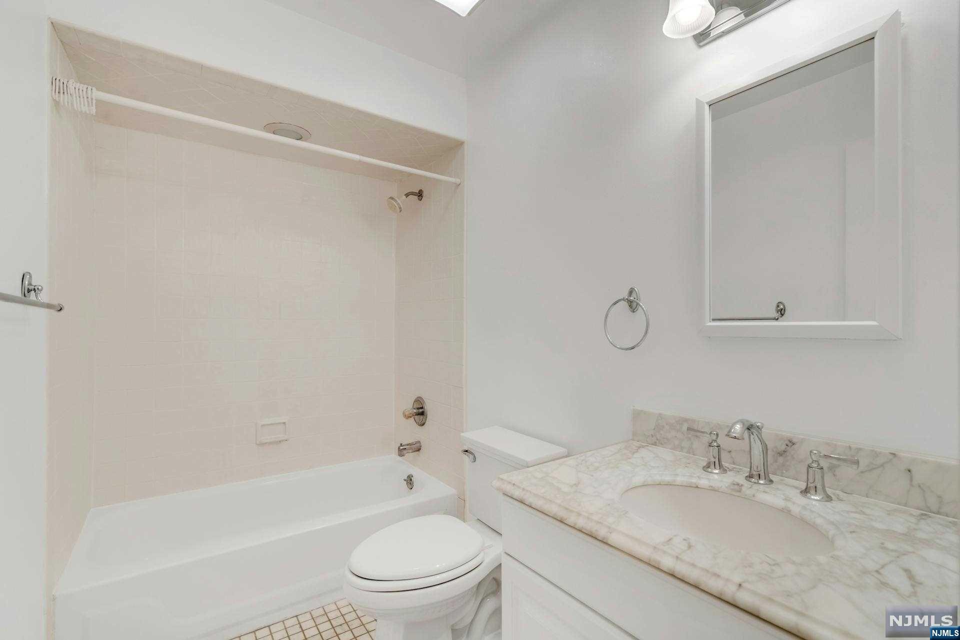 26 Crestwood Mews