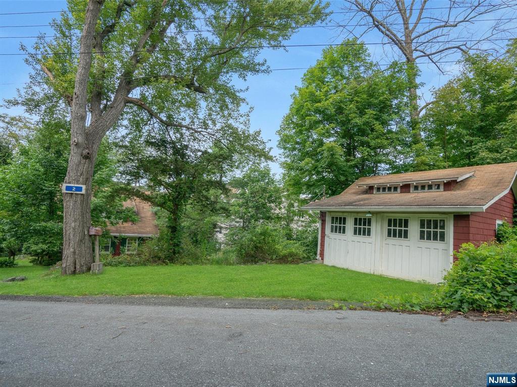 2 Crescent Court