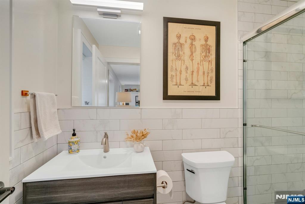 387 Lincoln Avenue B