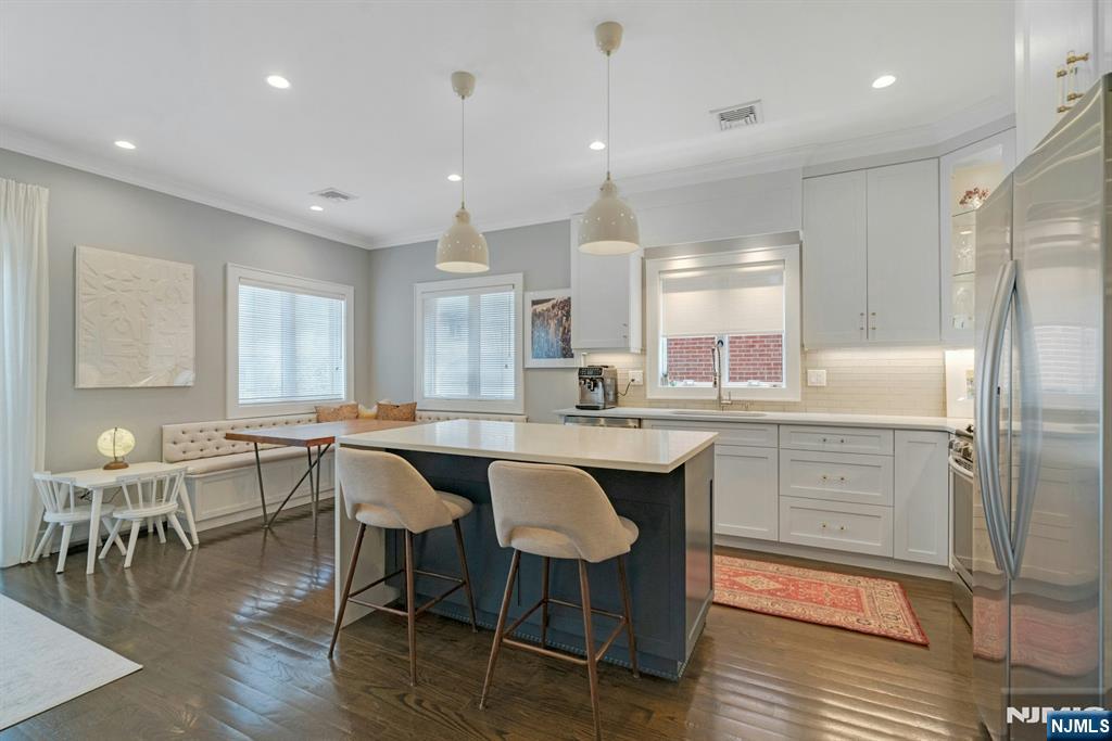 387 Lincoln Avenue B