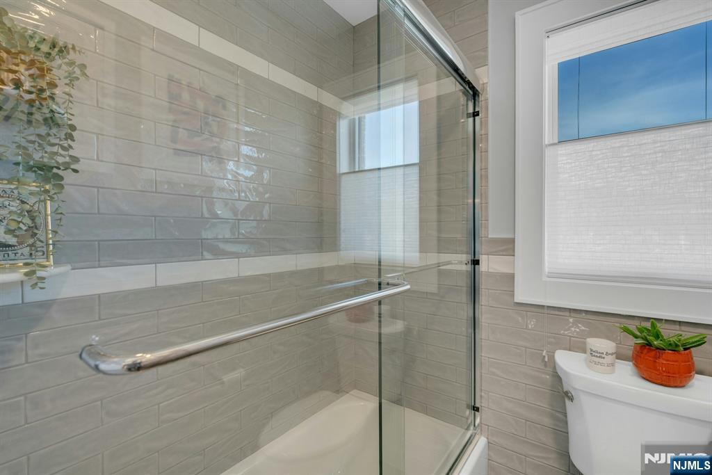 387 Lincoln Avenue B