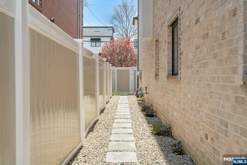 387 Lincoln Avenue B