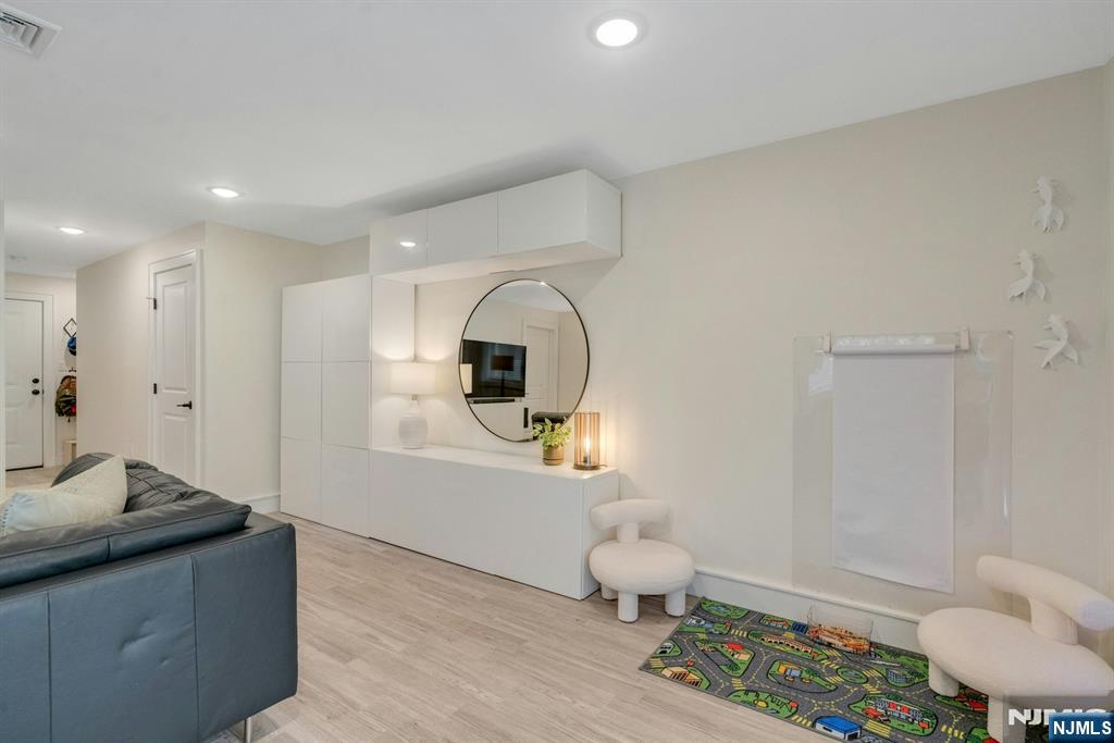 387 Lincoln Avenue B