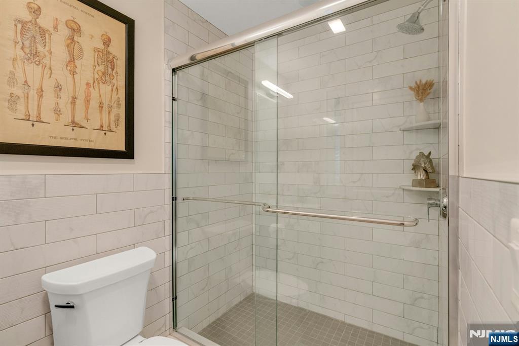 387 Lincoln Avenue B