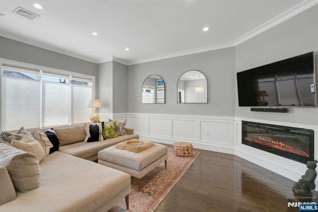 387 Lincoln Avenue B