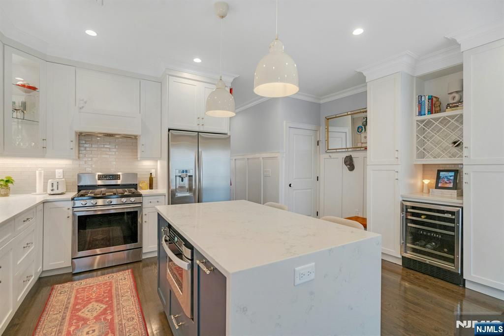 387 Lincoln Avenue B