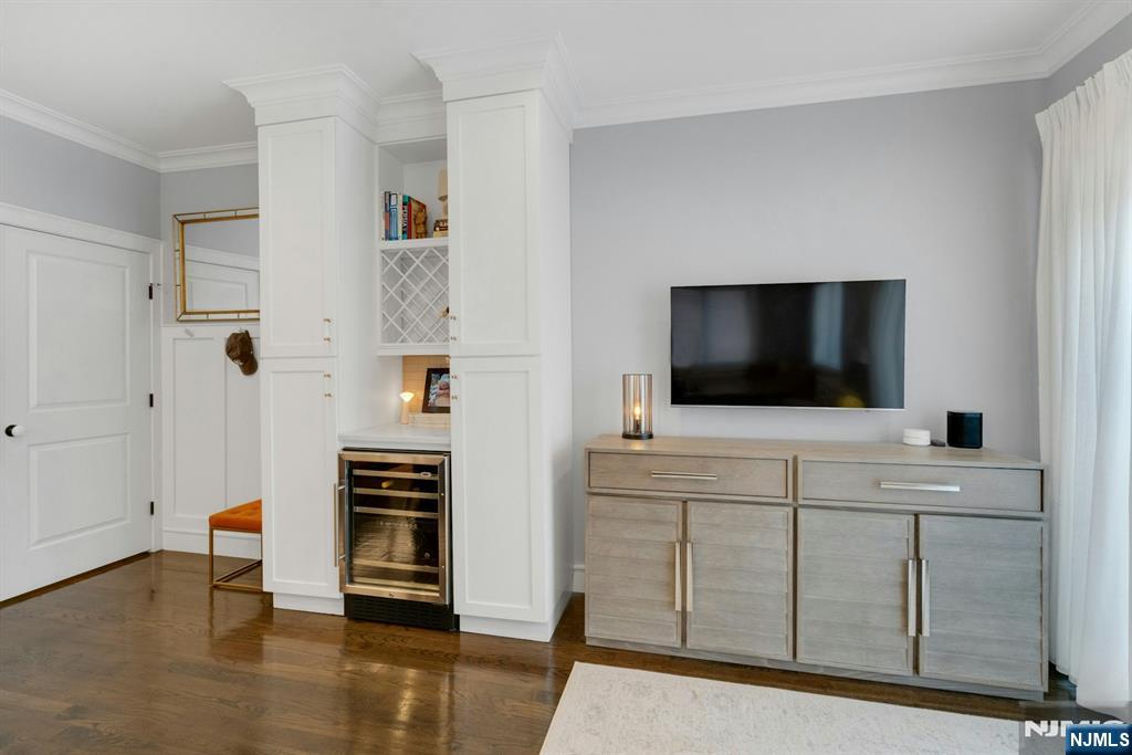 387 Lincoln Avenue B